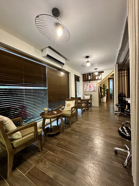 Hành lang và khu ghế chờ tại Lian Spa