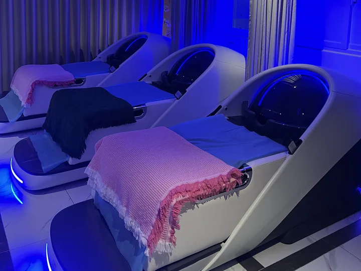 AI automated hair-wash pods at Trạm Gội Lian
